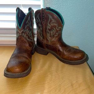 SHORT COWBOY BOOTS